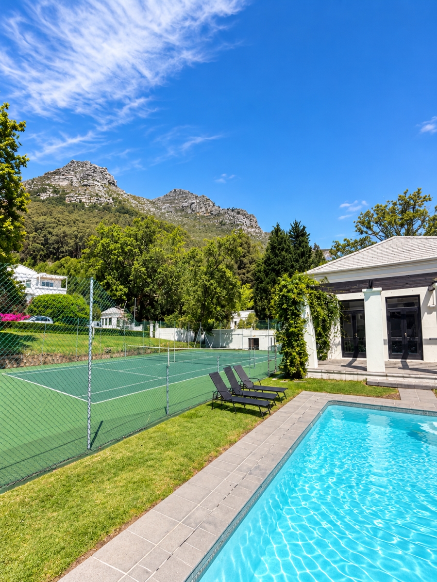 5 Bedroom Property for Sale in North Oaks Western Cape